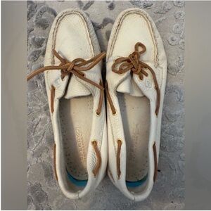 Sperry boat shoes size 10